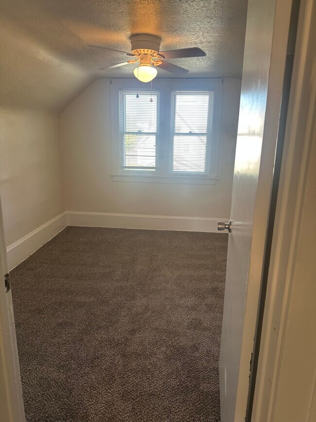 Building Photo - 134 Norwood St