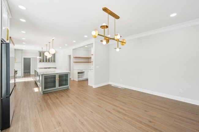 Building Photo - 1600 Spring Arbor Ct