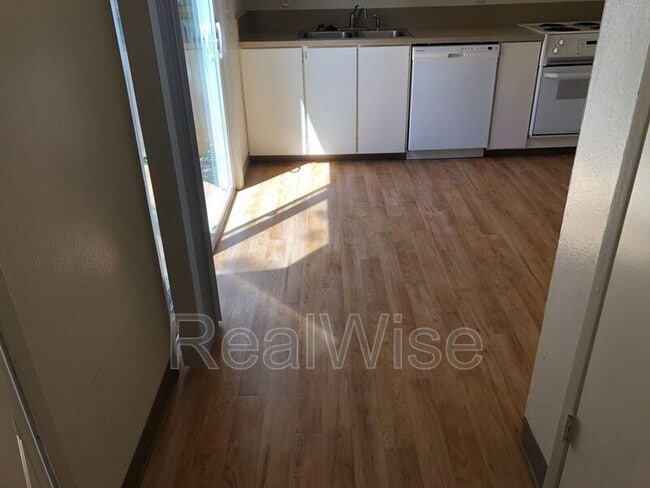 Building Photo - 13441 SE Stark St