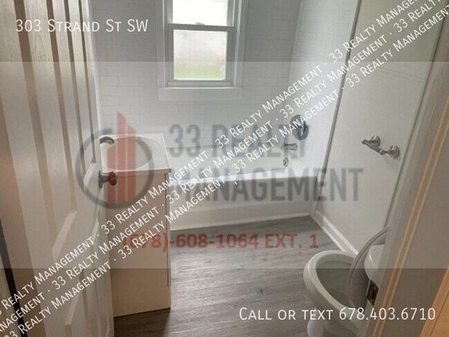 Building Photo - One-Level Single Family charming bungalow ...