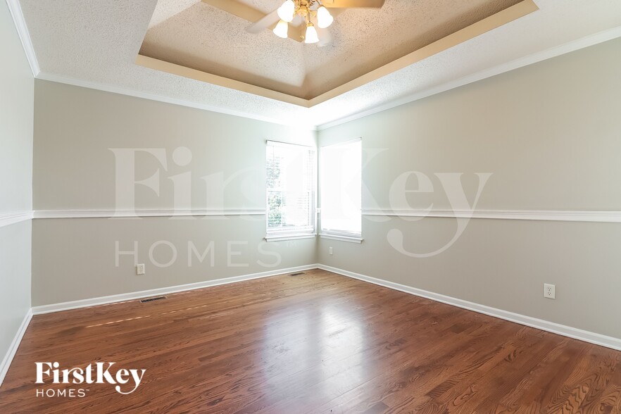 Building Photo - 1605 Cove Dr