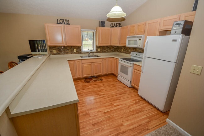 Building Photo - 808 S Silverwood Rd