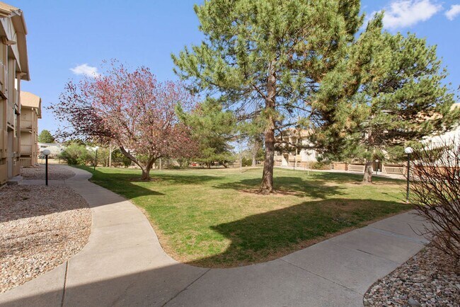 Building Photo - Students Welcome! Updated 2 Bedroom 1 Bath near Foothills Mall