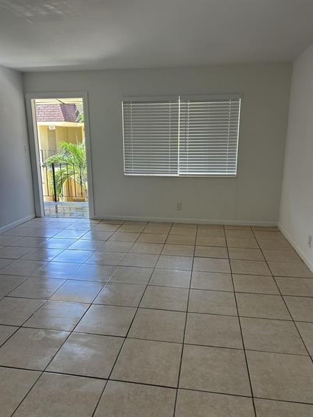 Building Photo - 515 S Sequoia Dr