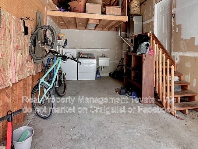 Building Photo - 2215 Wildflower Way