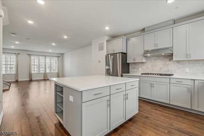 Building Photo - 27 Gala Ct