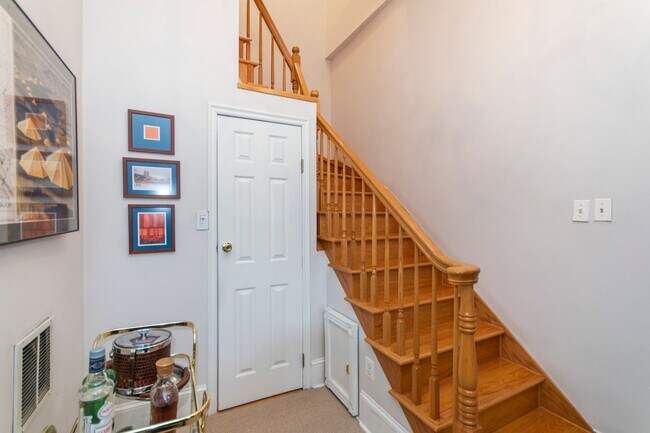 Building Photo - 1823 Pine St