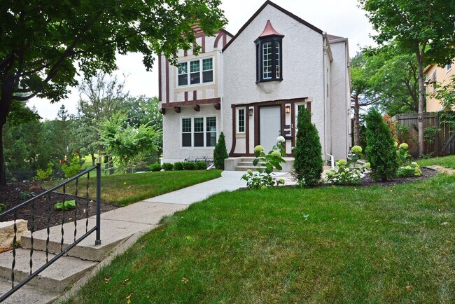 Building Photo - 3552 Irving Ave S