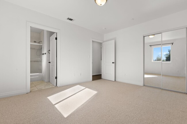 Building Photo - 1534 N Soto St