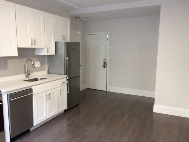 Building Photo - 52 Clearway St