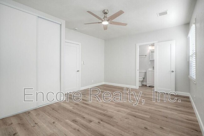 Building Photo - 303 3rd Ave