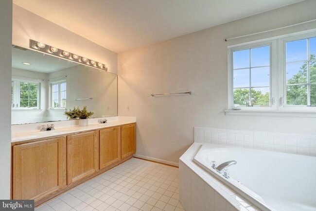 Building Photo - 42038 Cherish Ct