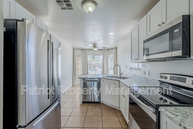 Building Photo - 2530 E Camellia Dr