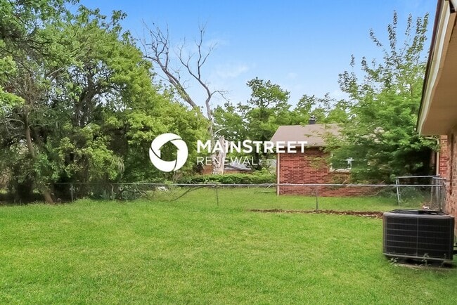 Building Photo - 3 Bedroom Pet-Friendly Home in CHOCTAW, OK...