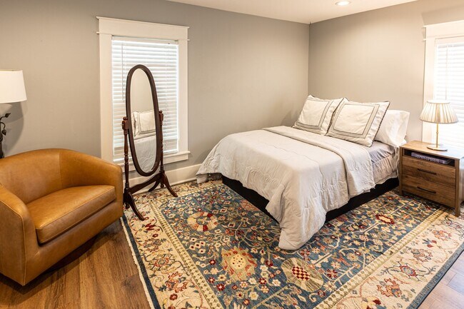 Building Photo - 1515 1/2 S Carson Ave