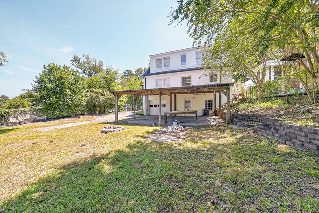 Building Photo - 1237 Owsley Ave