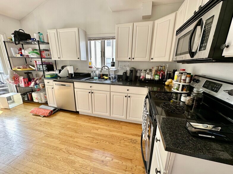 Building Photo - 33 Park St