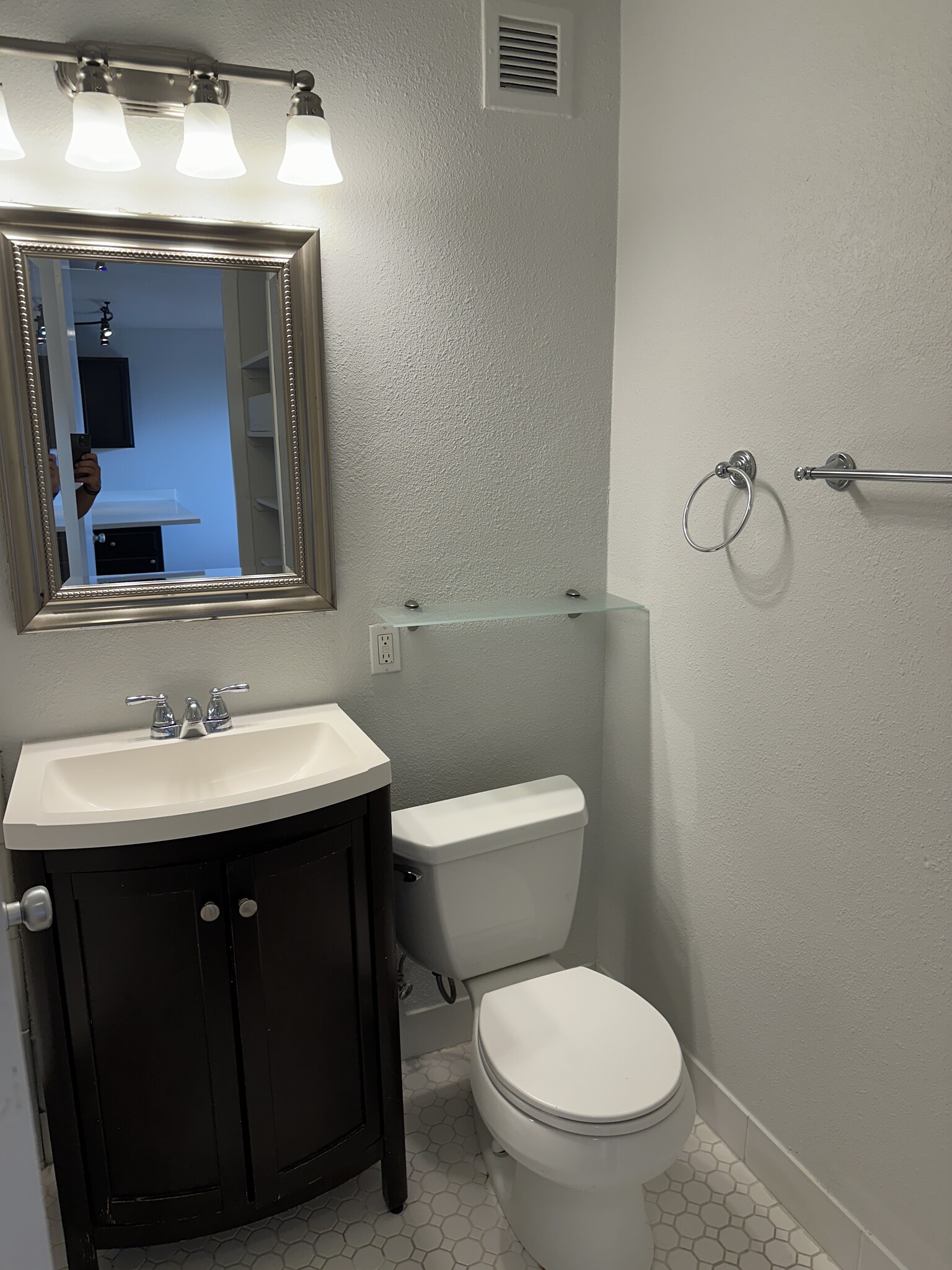 Building Photo - 1350 N Dearborn St