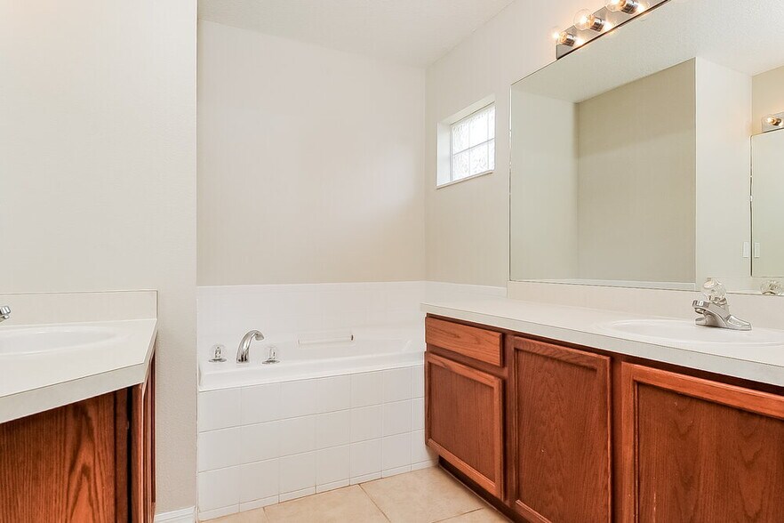 Building Photo - 7862 Bristol Park Dr