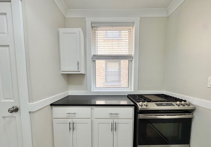 Building Photo - 1425 W Hutchinson St