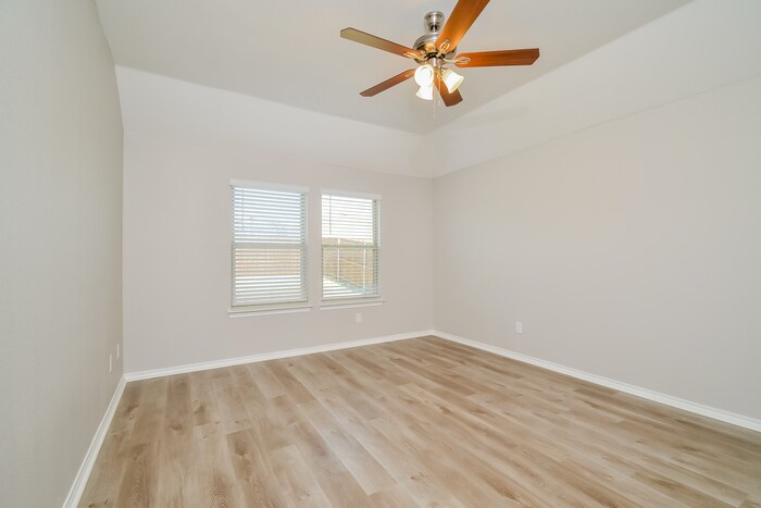 Building Photo - 904 Silver Maple Ln