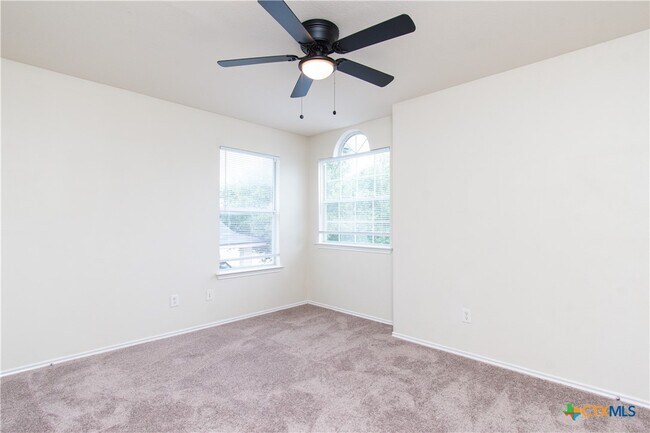 Building Photo - 5304 Willamette Ln
