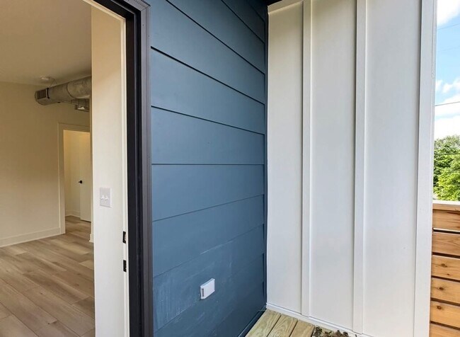 Building Photo - Vaulted Ceilings & Hardwood Floors in This Charming Indianapolis L