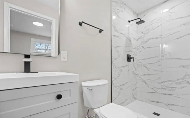 Building Photo - Come see your new home!