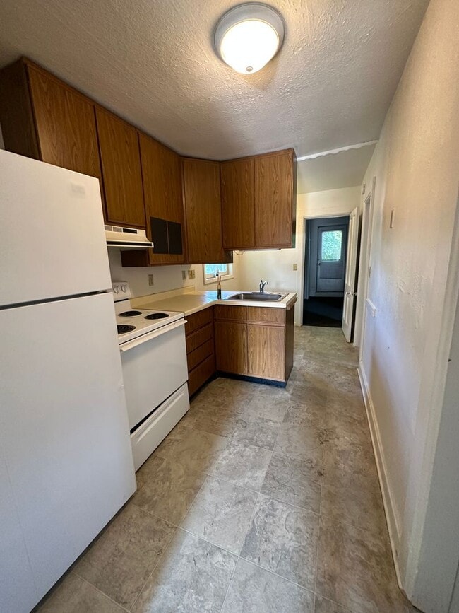 Building Photo - AI - 02 - 8th St