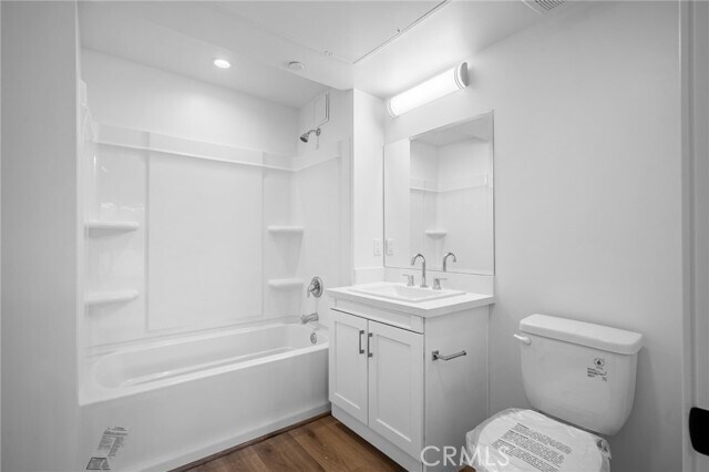 Building Photo - 10657 Moorpark St