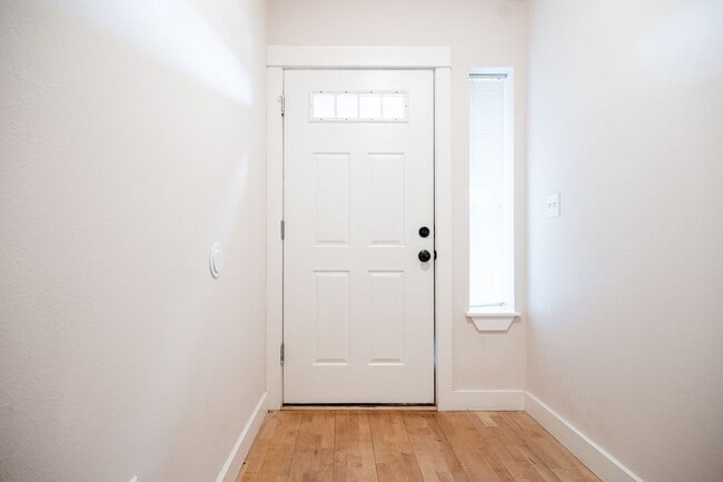 Building Photo - STILL AVAILABLE! Special: Only $500 Securi...