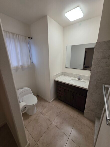 Master bath - 770 E 12th St