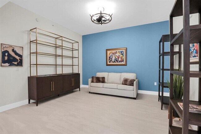 Building Photo - 301 1st St S