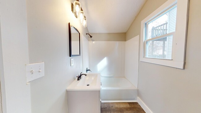 Building Photo - Stockyards Area - 2 Bedrooms - Single Fami...