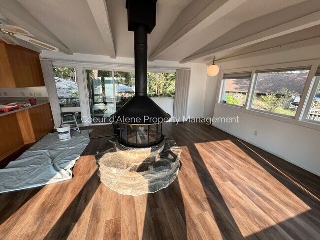 Building Photo - 2+ bed, 2 bath house on the Spokane River!
