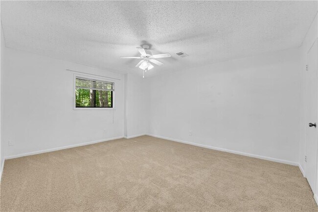 Building Photo - 1515 Northridge Rd