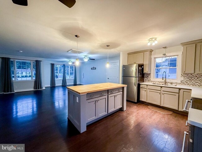 Building Photo - 42544 Keith Ct