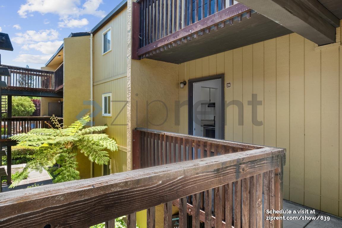 Building Photo - Unit 28