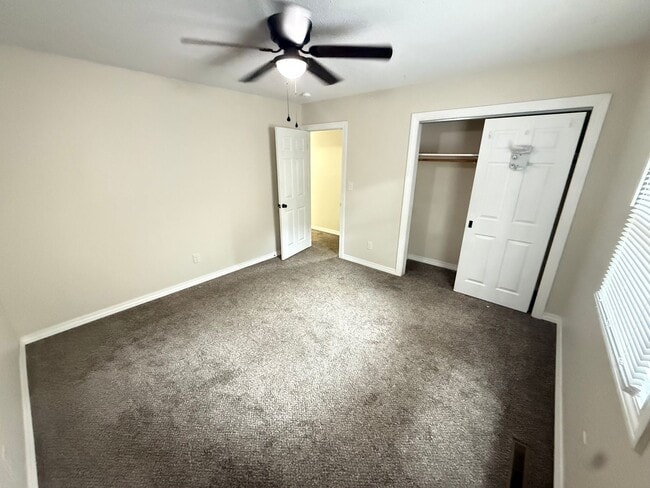 Building Photo - 4 Bed 2 Bath Springfield, MO