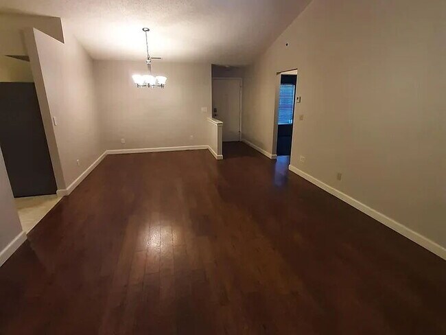 Building Photo - 3/2/2 Brandon House with a split floor plan.
