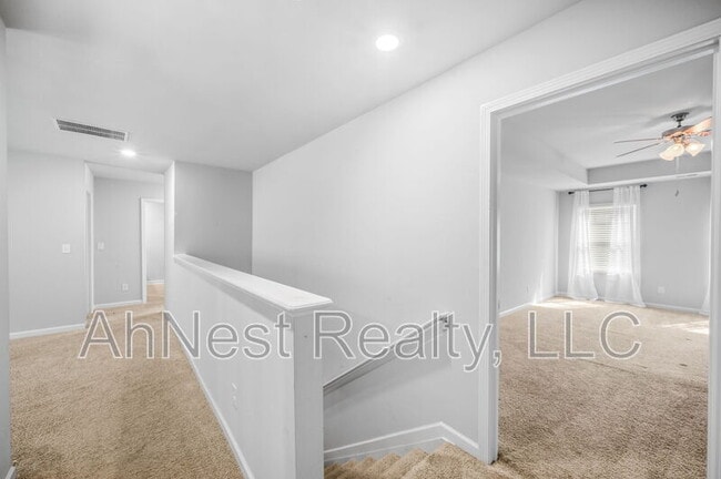 Building Photo - 3012 Hawthorn Farm Blvd