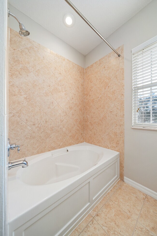 Building Photo - 2911 Upper Park Rd