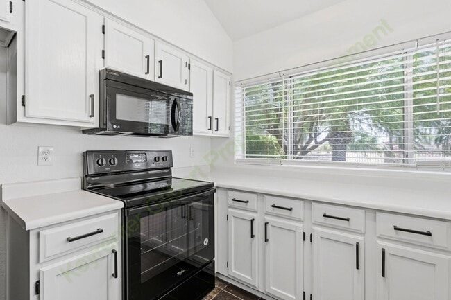 Building Photo - 5435 E Elmwood St