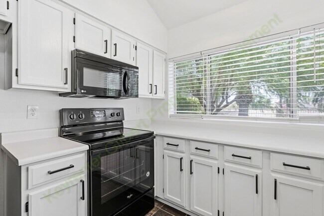 Building Photo - Remodeled Alta Mesa Golf Course Home with Private Balcony and Putting Green