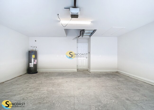 Building Photo - 17927 SW 32nd Cir