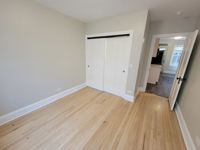 Building Photo - 6430 N Richmond St