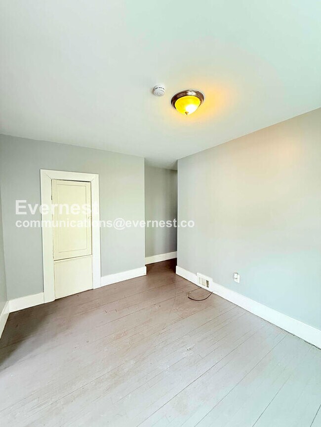 Building Photo - 2541 Monterey St