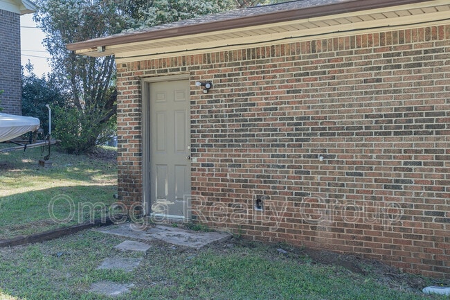 Building Photo - 213 Ashley Dr