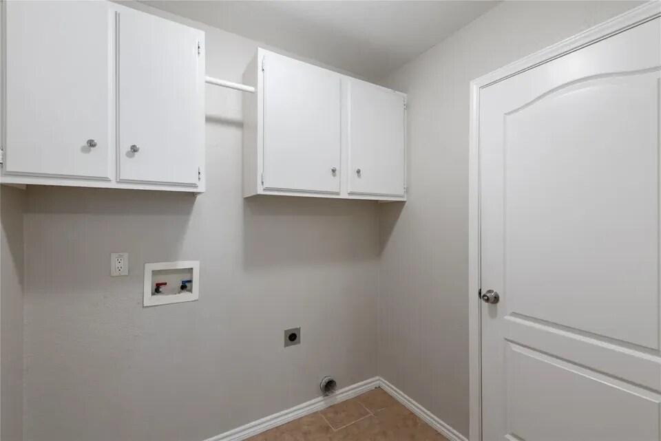 Building Photo - 5042 Cleves St