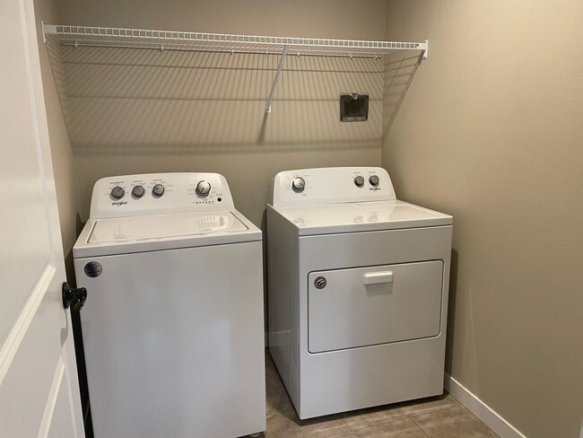 Building Photo - NEWLY BUILT 3 BED/2 BATH OPEN CONCEPT HOME...